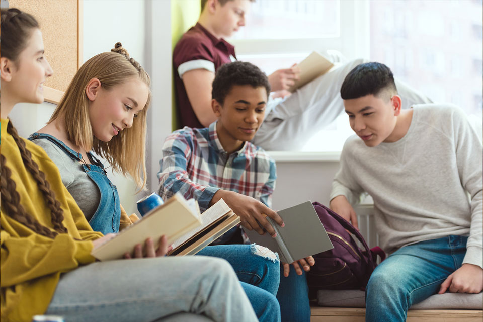 students doing research